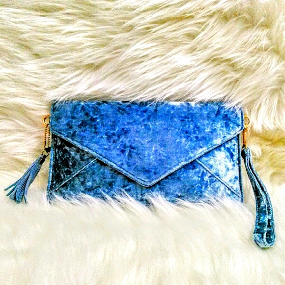 Kentarsha's Boutique Handbags - (NEW)! Soft! Baby Blue Crush Velvet Clutch!